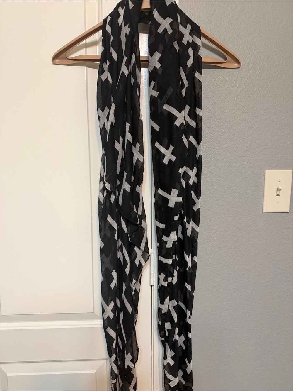 BKE Black and White Cross Print Scarf